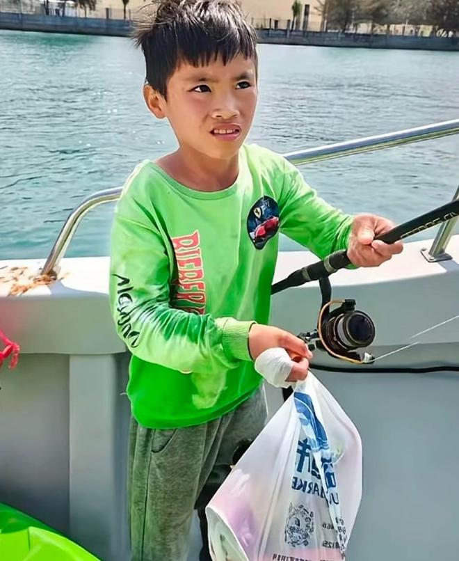 “光荣”事迹小孩生活照被扒网友笑翻pg电子网站同村人揭露小孩哥更多(图6)